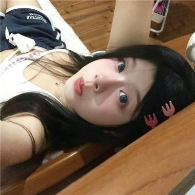 艳女新装 海报